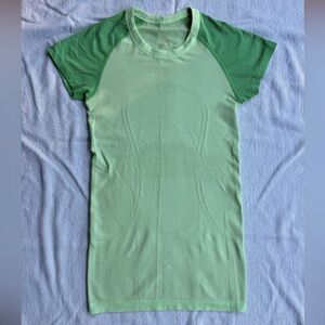 Lululemon Swiftly Tech Short Sleeve Two Tone Green Sz 4
